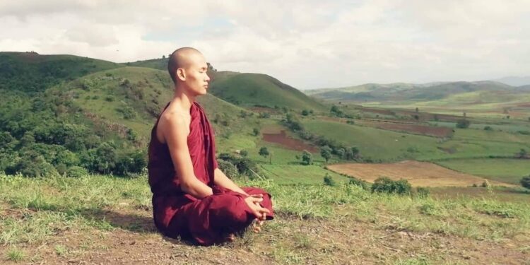 開箱緬甸另類少年和尚的日常   Naing Win:我用ESG和全世界交朋友!