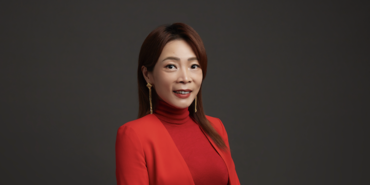 「二代女王」臺灣數位企業總會執行長王怡雯:想「轉型」和打國際戰,就別單打獨鬥!