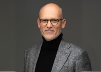 世界經濟論壇財務總監朱利安·加托尼（圖：media.licdn）