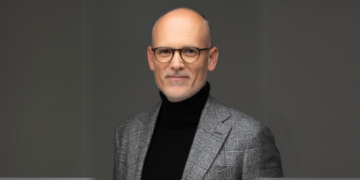 世界經濟論壇財務總監朱利安·加托尼（圖：media.licdn）