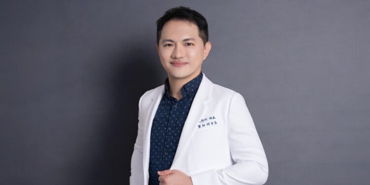 新顏診所胡守丞院長。(圖:新顏診所)